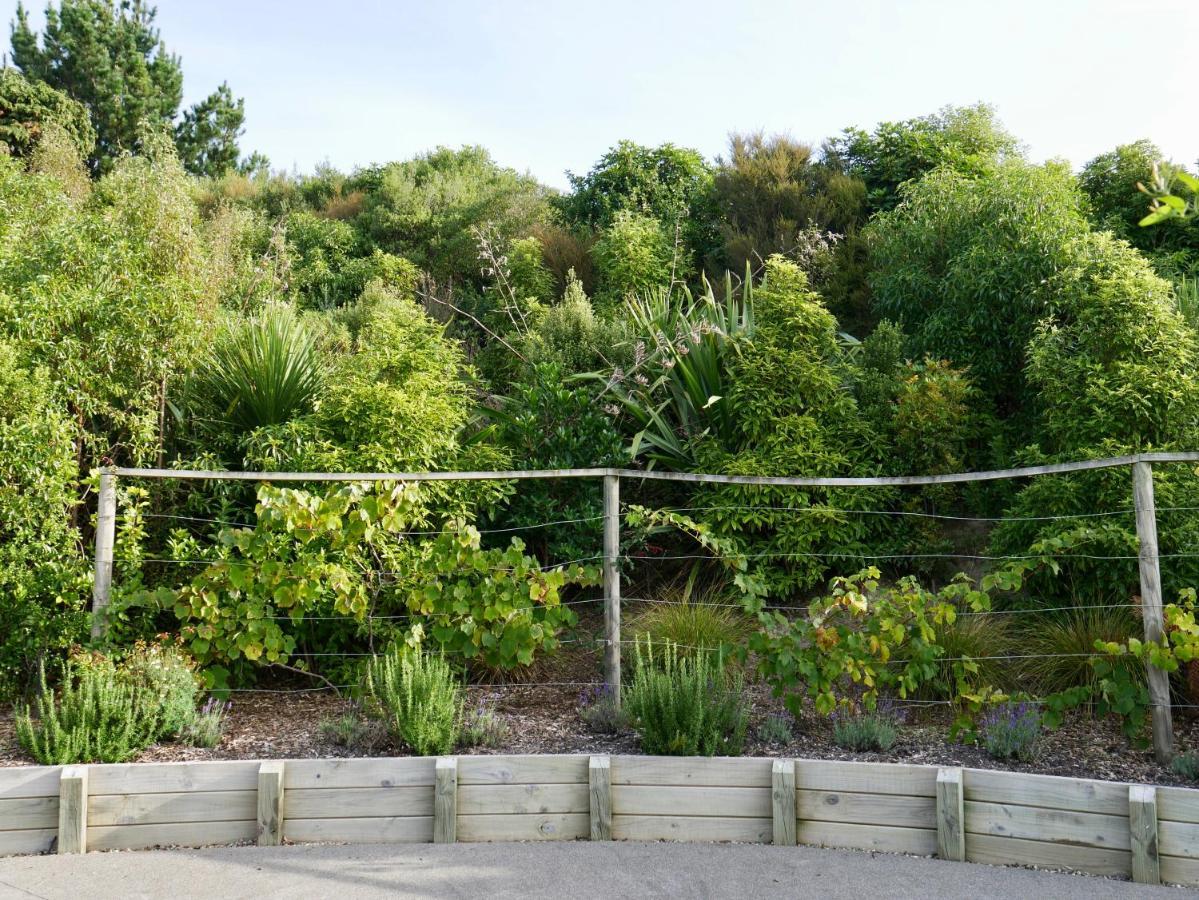 Aston Road Villa Bed & Breakfast Waikanae Bagian luar foto