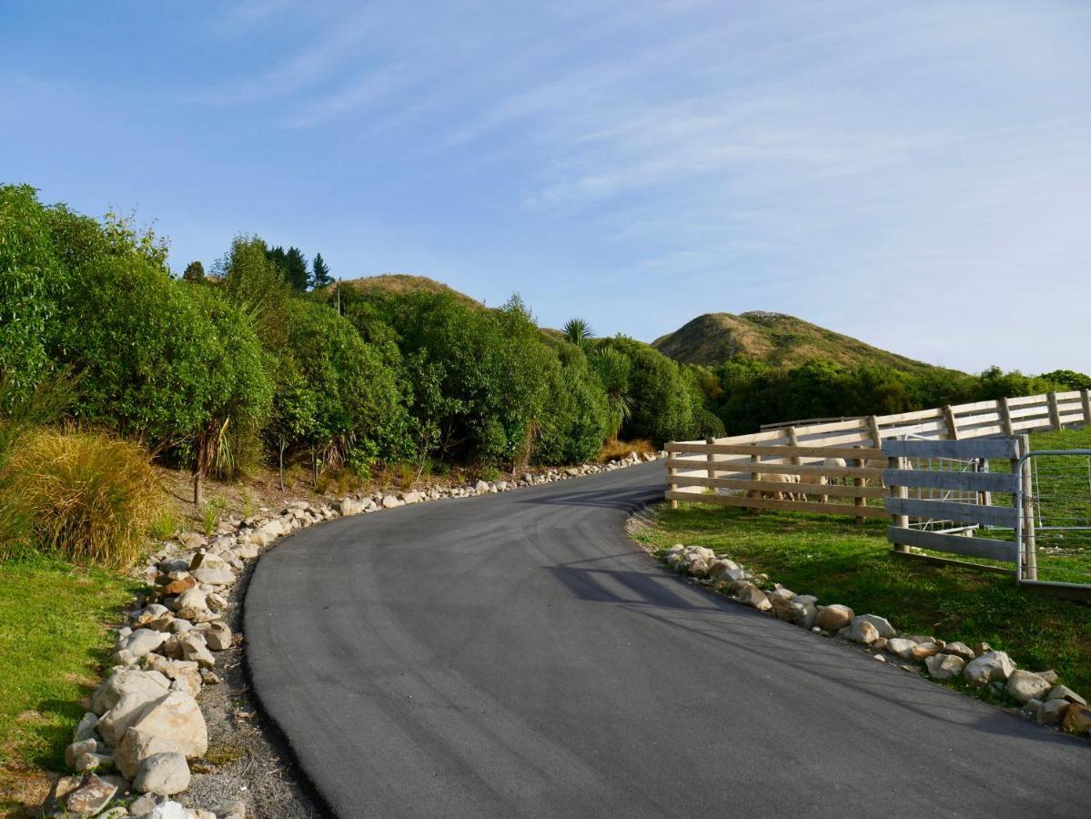 Aston Road Villa Bed & Breakfast Waikanae Bagian luar foto