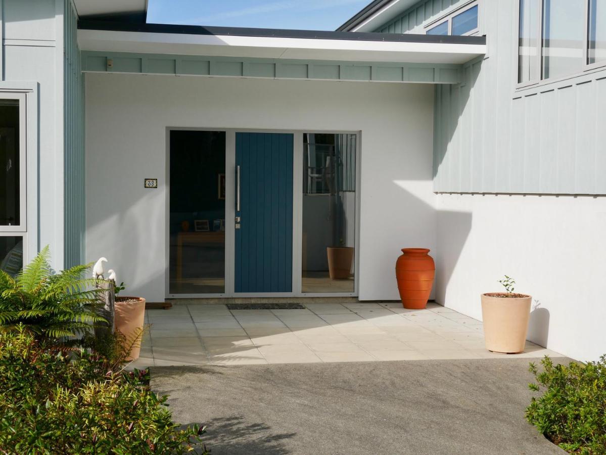 Aston Road Villa Bed & Breakfast Waikanae Bagian luar foto