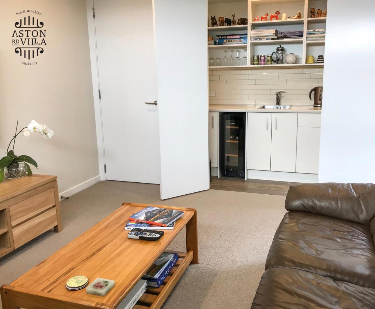 Aston Road Villa Bed & Breakfast Waikanae Bagian luar foto